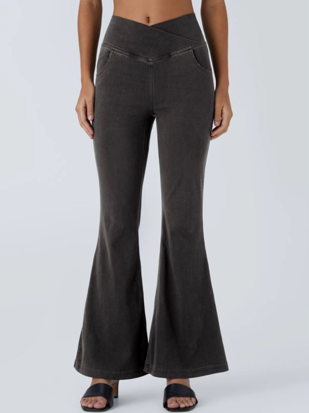 HALARA Flex™ High Waisted Crossover Pocket Washed Casual Jeans